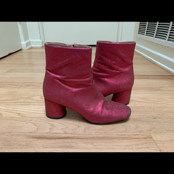 marc jacobs pink boots